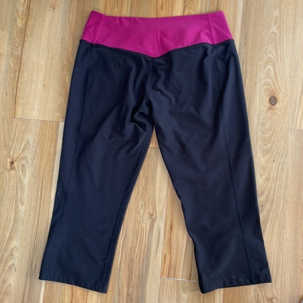 Nike dri-fit capris - Picture 4 of 4